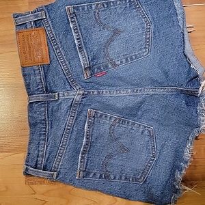 Levi's Ribcage Short - High Rise Denium Jean Shorts Distressed Hem High Waist 26